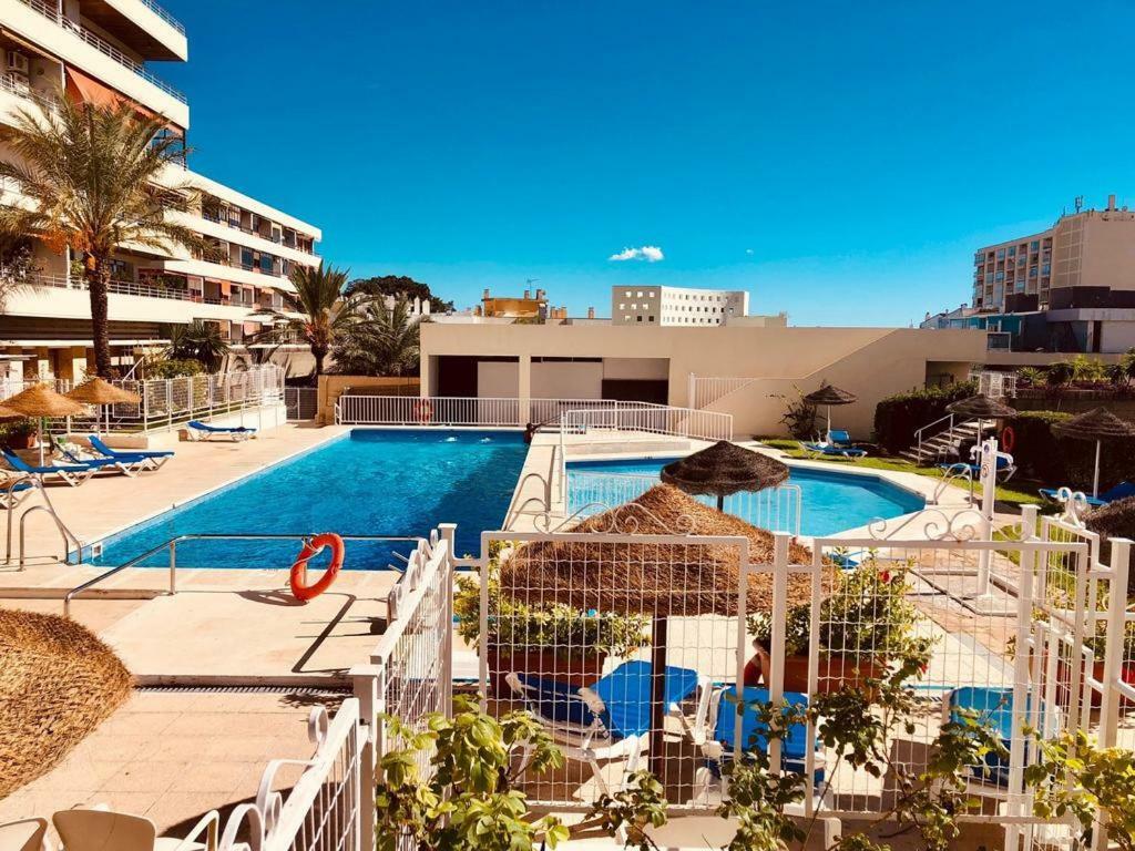 Nogalera 110 City Central 3 Seasonal Pools With Bar Торемолинос Екстериор снимка